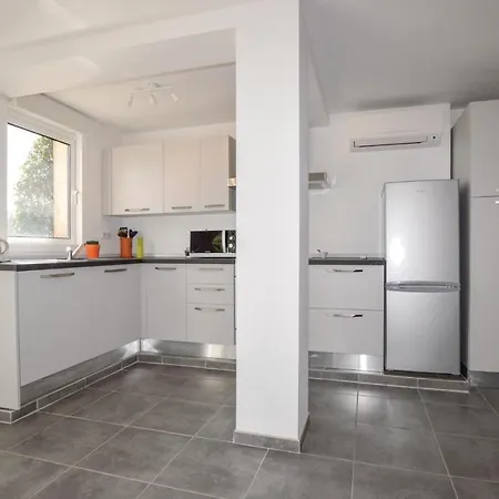 Stunning In W/ 1 Bedrooms *